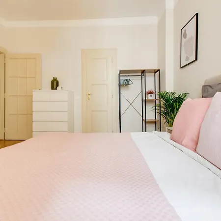 Modern Quiet Next To Wenceslas Square - Vs *