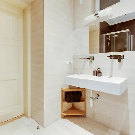 Modern Quiet Next To Wenceslas Square - Vs 프라하