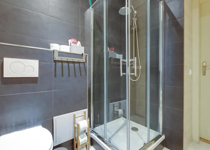 Modern Quiet Next To Wenceslas Square - Vs Prague