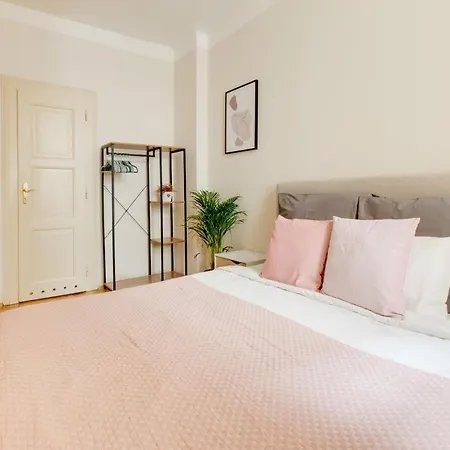 Modern Quiet Next To Wenceslas Square - Vs