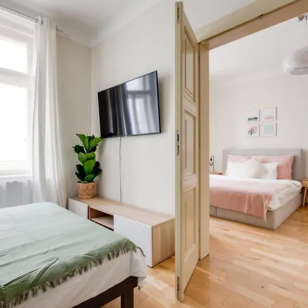 Апартаменты Modern Quiet Next To Wenceslas Square - Vs