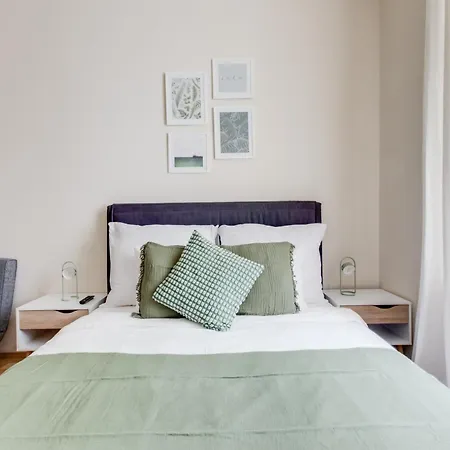 Modern Quiet Next To Wenceslas Square - Vs * 布拉格